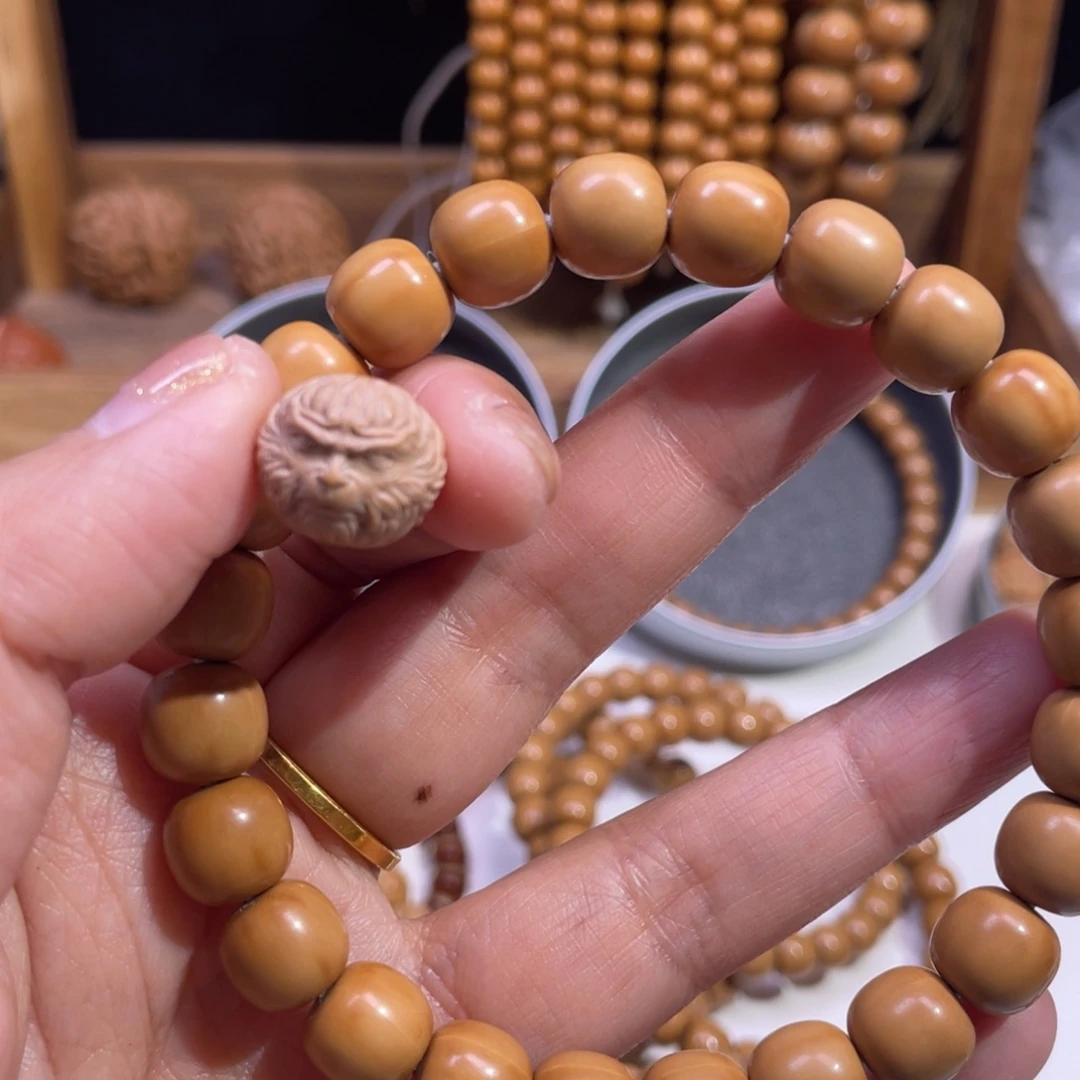 W***Q吊坠猴头核桃老型10mm泛油加大圣