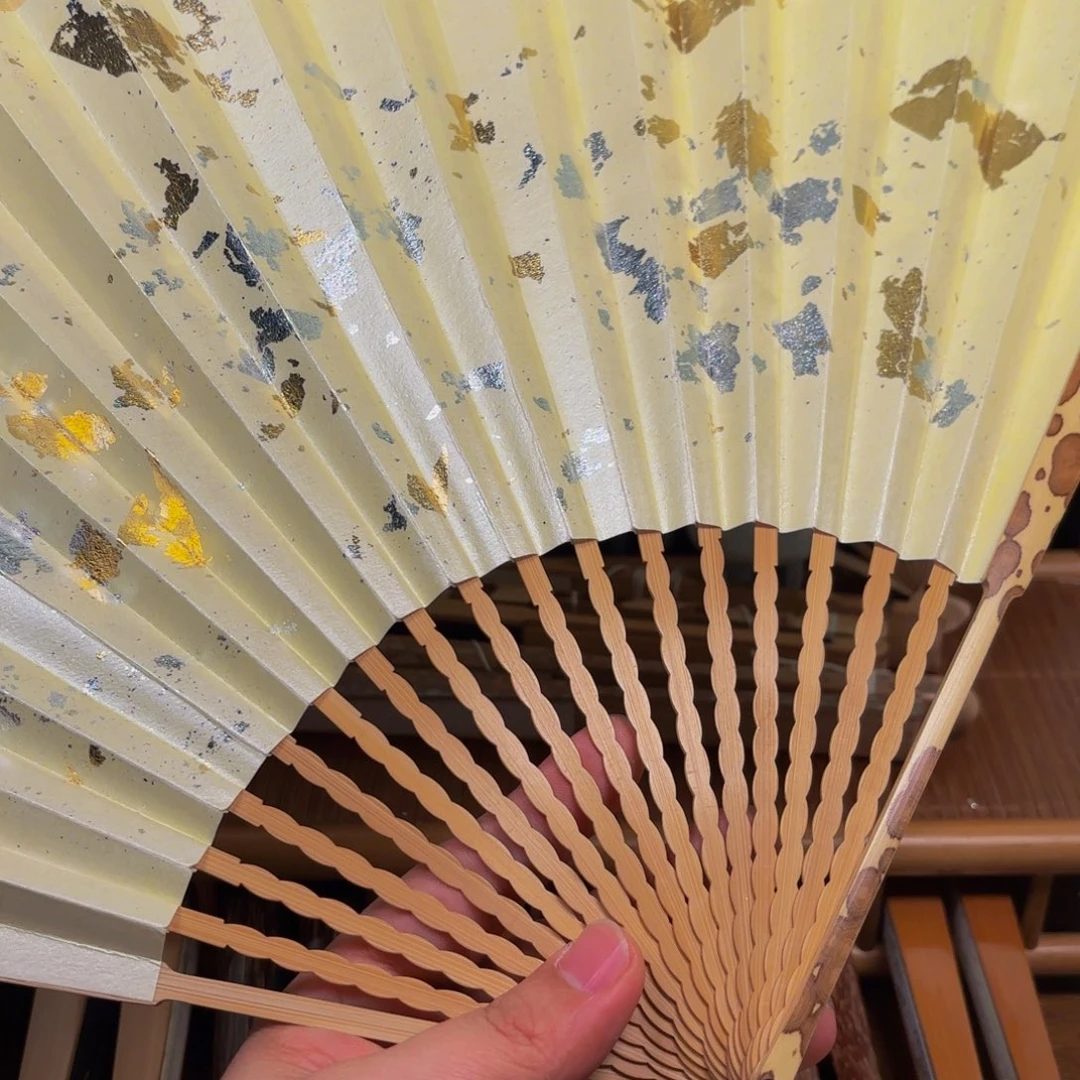 扇子白撒金龙鳞梅妃