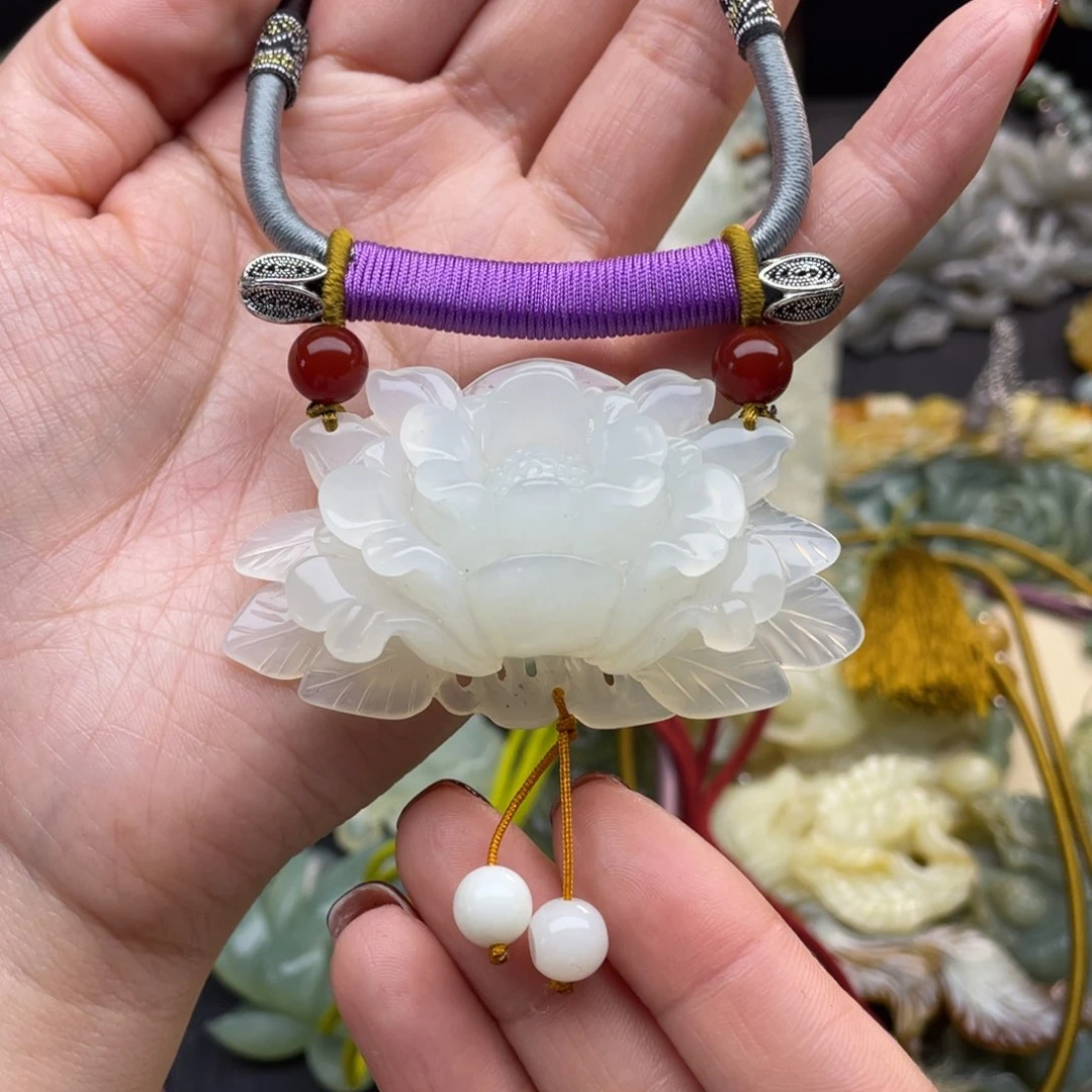 蛇纹石玉颈饰未镶嵌薇*薇