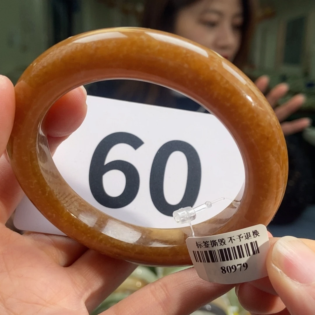 和田玉手镯未镶嵌糖霜