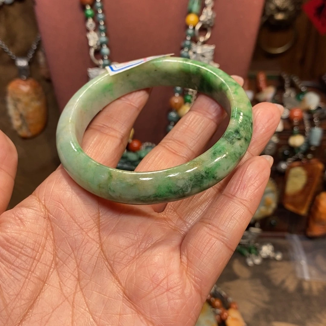 翡翠吊坠(赠链)未镶嵌