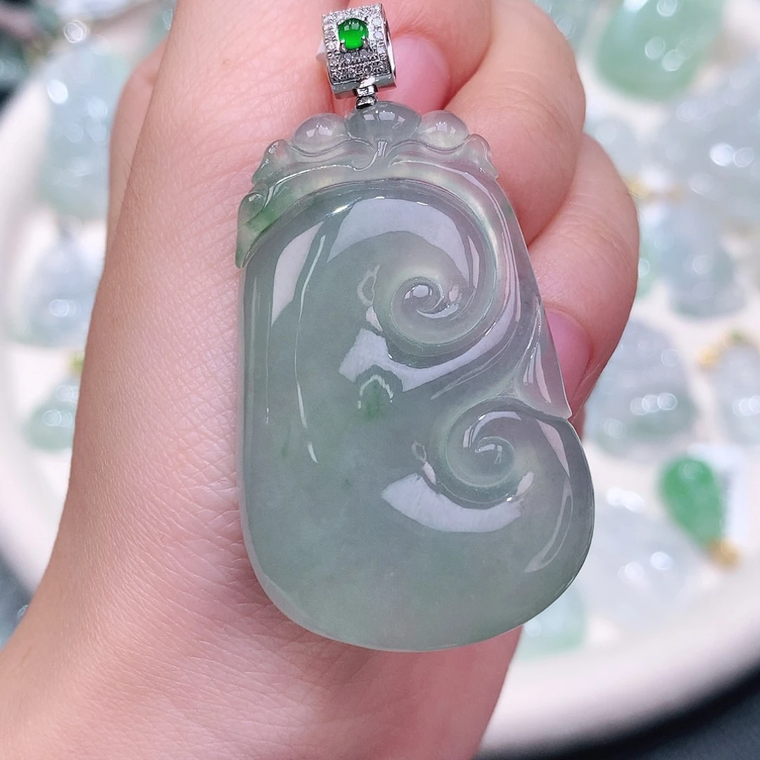 颈饰18K金镶嵌翡翠44.8-28.7-6.2