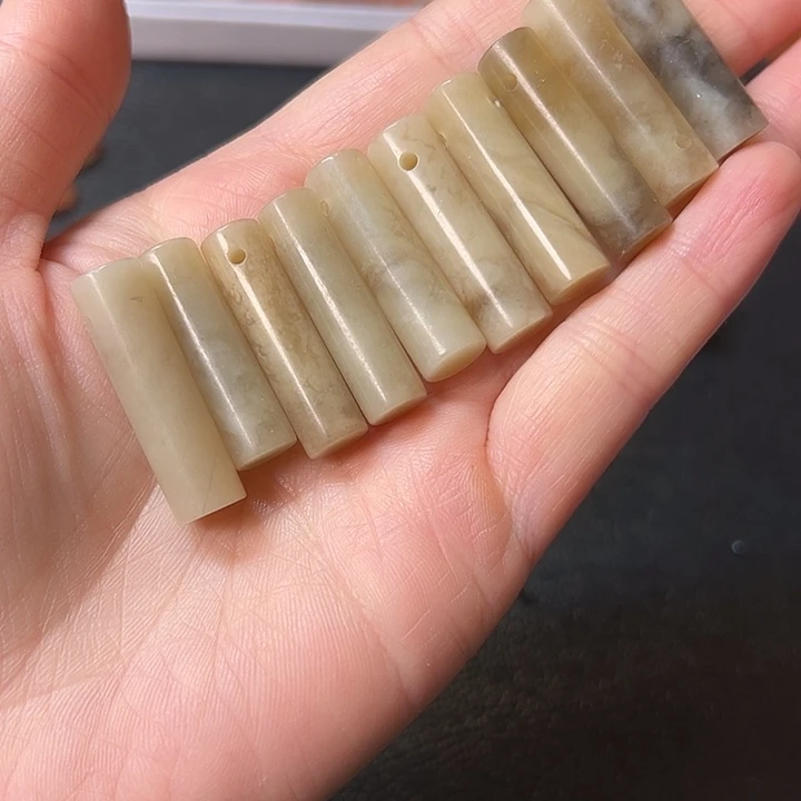 伊犁石印石10个圆章直径0.8，高3