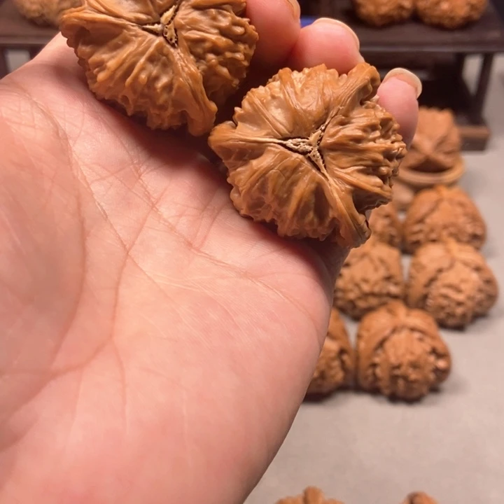 士***6文玩核桃把件白奔