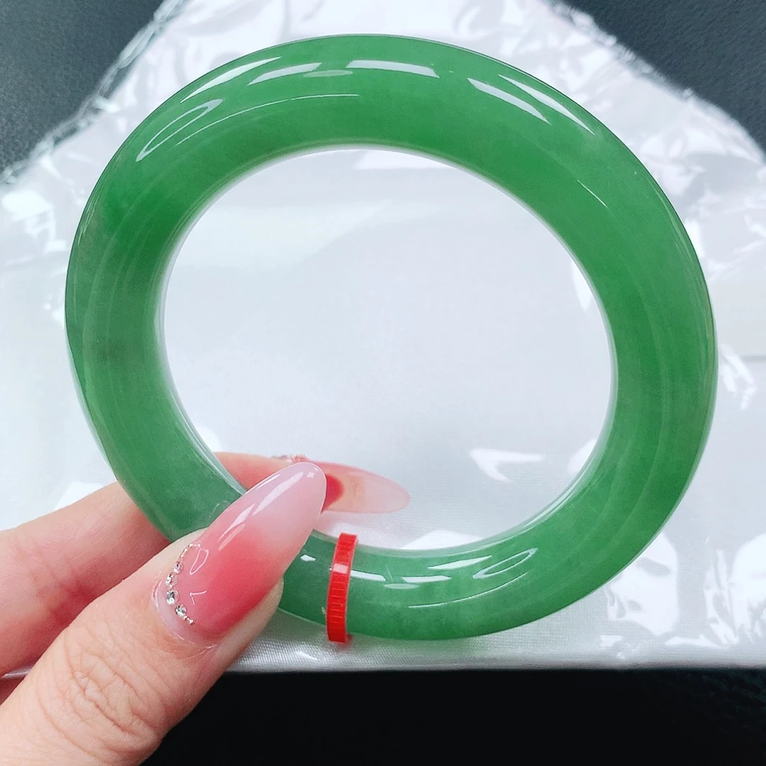 翡翠手镯未镶嵌55圈