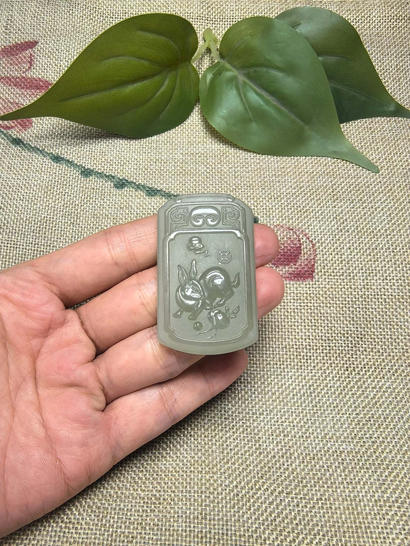 天然和田玉兔牌玉吊坠十二生肖玉佩文殊菩萨本命守护佛挂件饰品