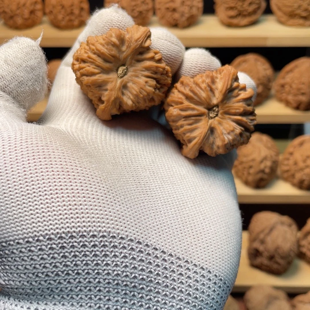 零***度把件桃核高炮南疆石