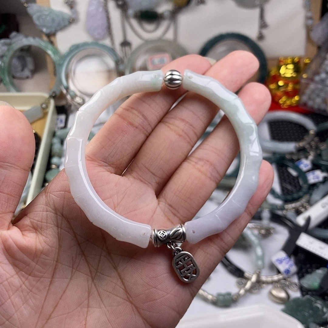 翡翠未镶嵌吊坠(赠链)猪****º