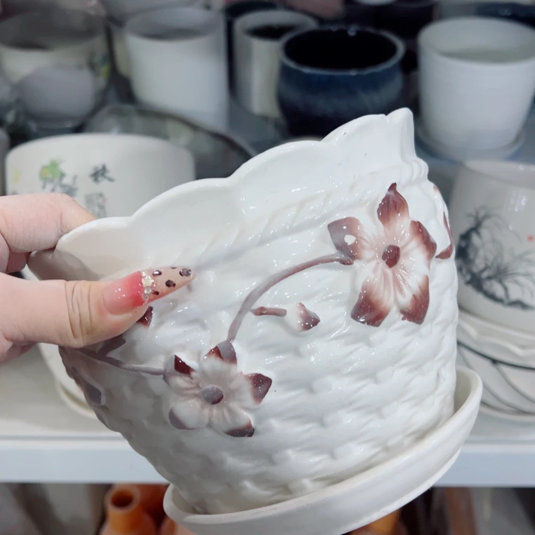 有孔，陶瓷花盆满10米包邮发货。微瑕介意慎拍