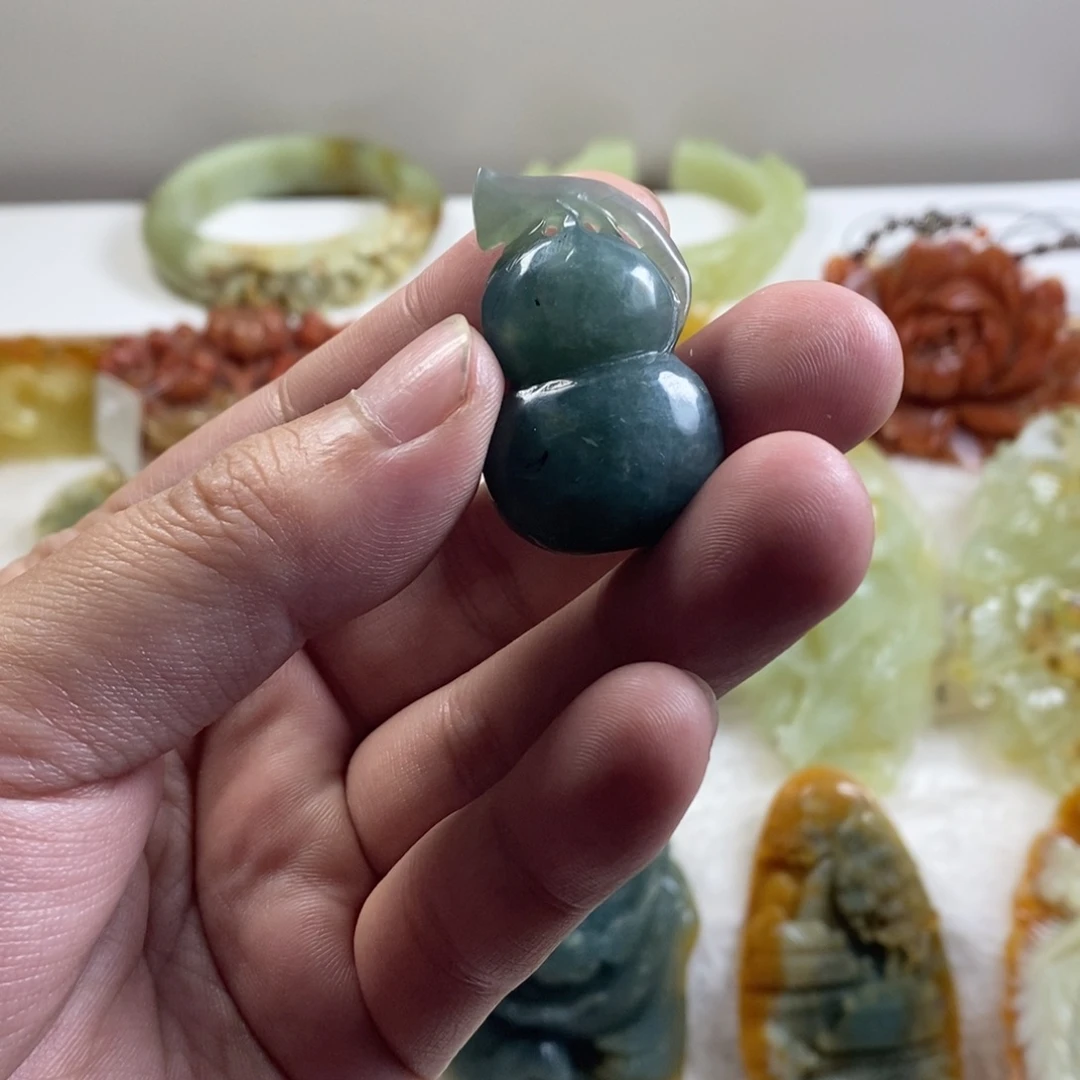 蛇纹石玉未镶嵌颈饰