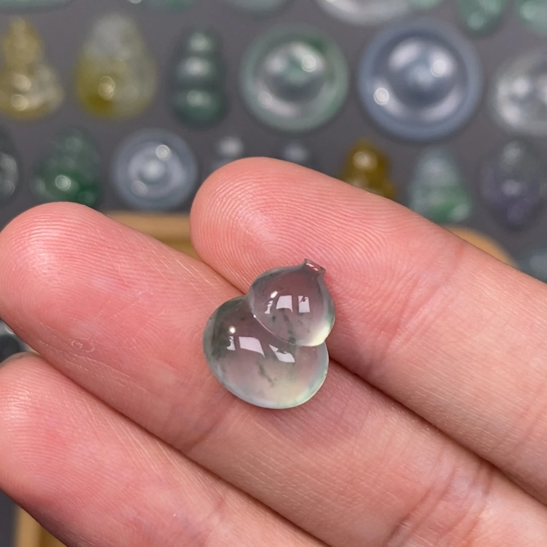 翡翠未镶嵌颈饰葫芦