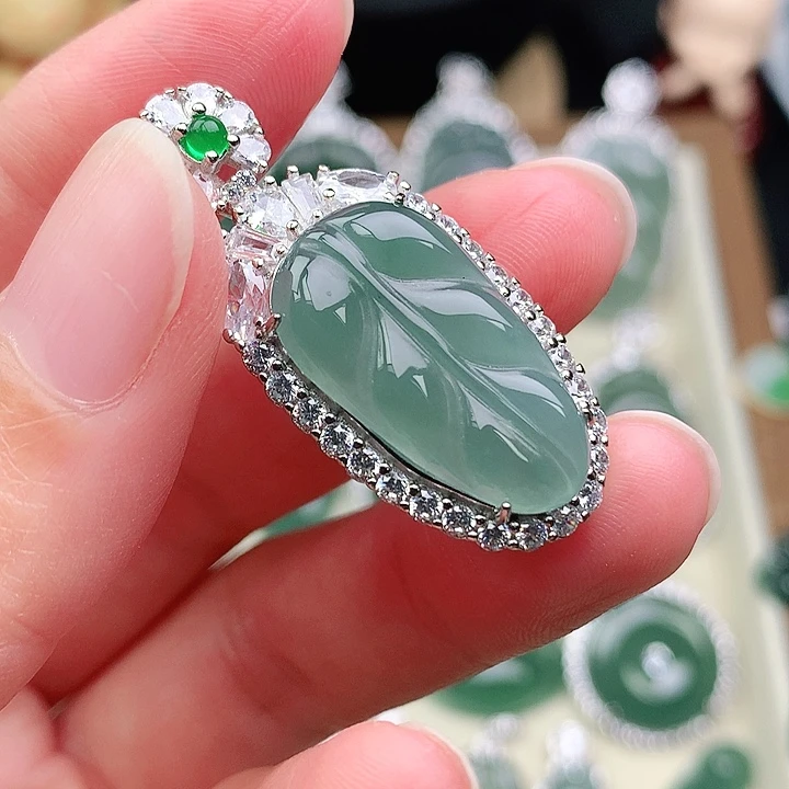 颈饰未镶嵌翡翠吊坠