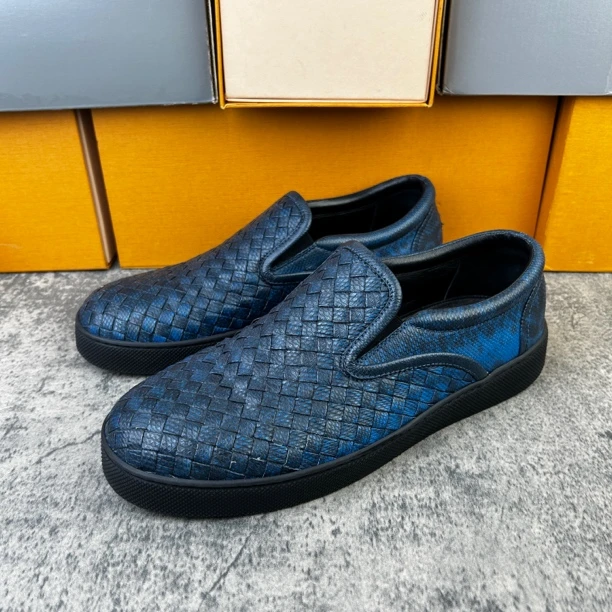 95新 BOTTEGA VENETA/葆蝶家 板鞋/阳/41码/ 蓝黑 bv编织板鞋