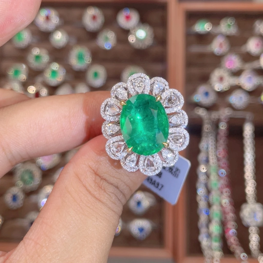 18K金镶嵌戒指祖母绿5.85ct