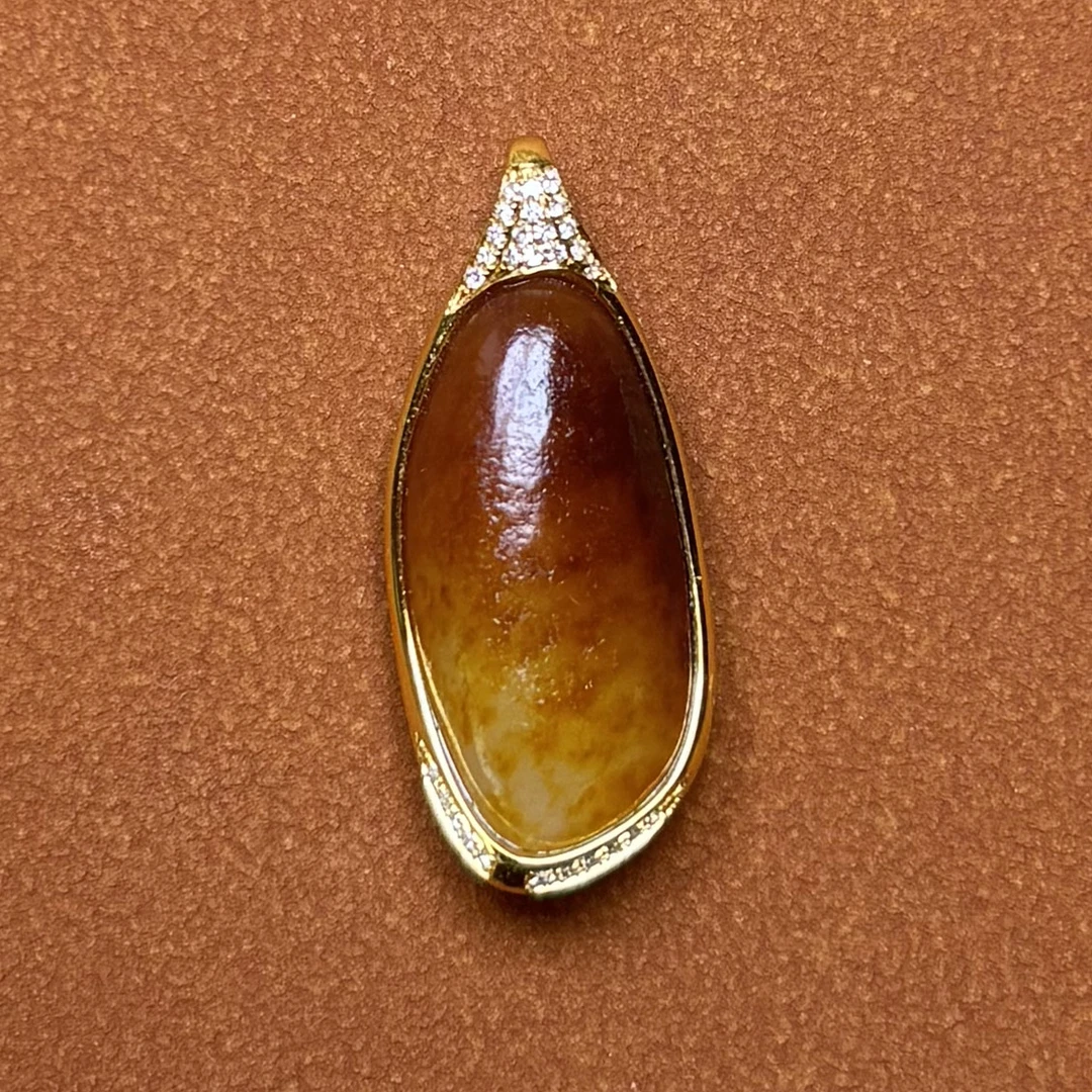 【18K金镶嵌吊坠】 新疆和田玉 红皮白肉 重6克 尺寸30x13x8