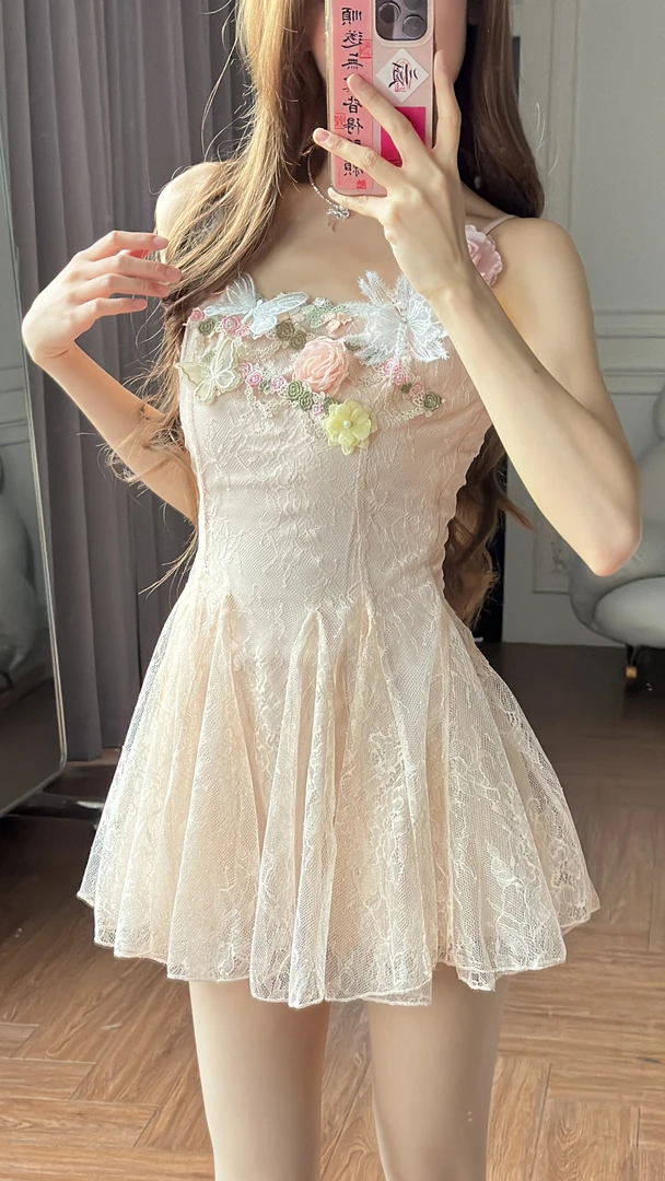 小小仟 花园梦境 夏季甜美显瘦蕾丝小众短款连衣裙