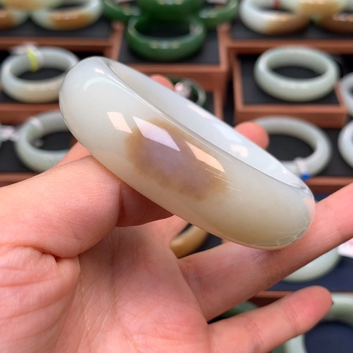 和田玉手镯57圈口未镶嵌