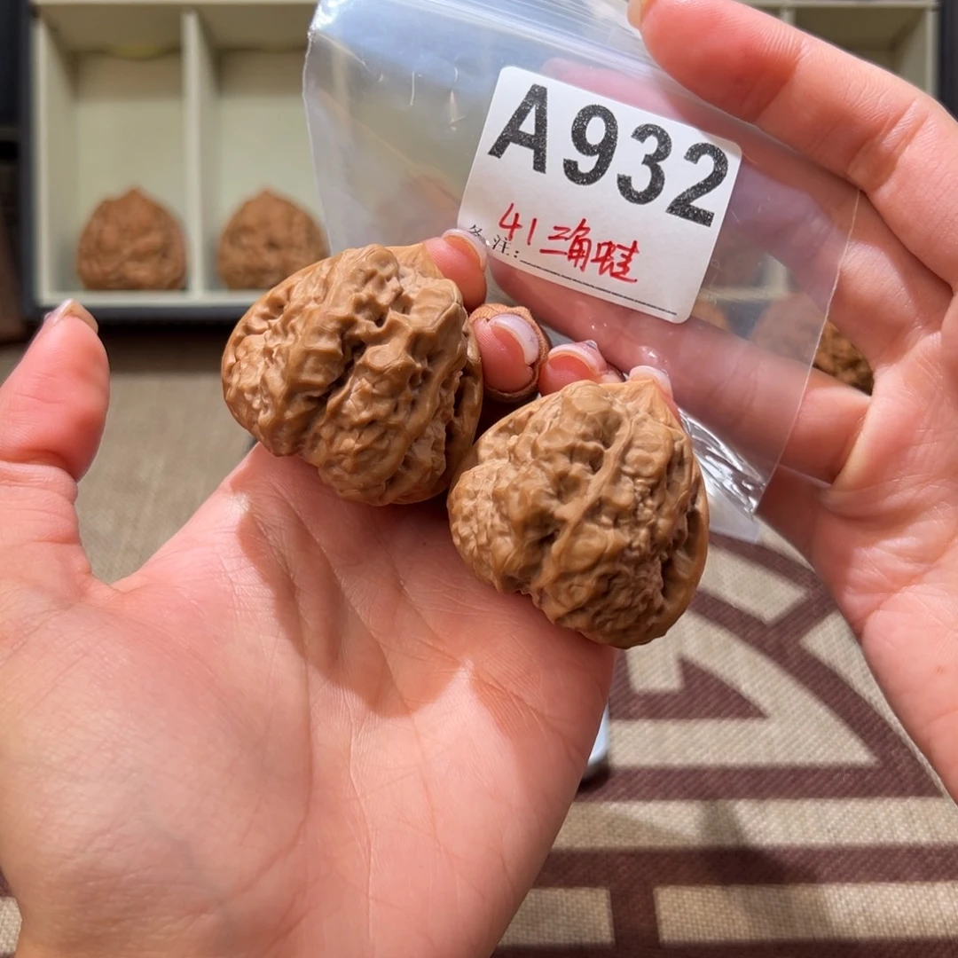 41三角蛙文玩核桃