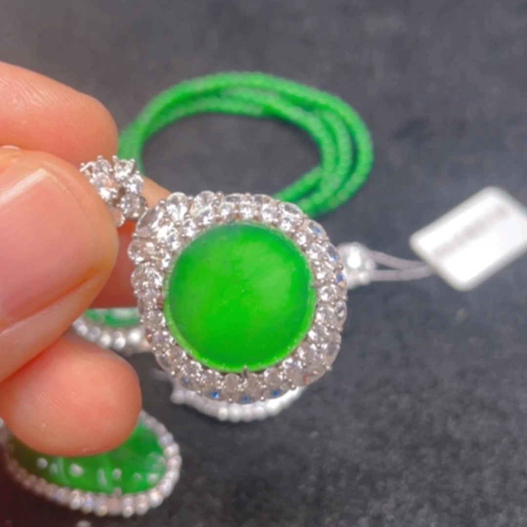 【闪购商品】颈饰银S925镶嵌翡翠吊坠