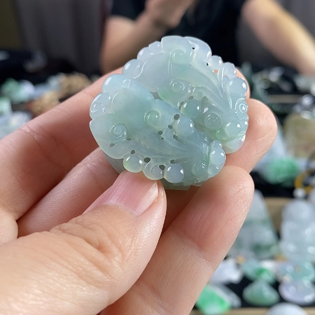 颈饰未镶嵌翡翠貔貅