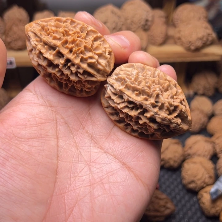 文玩核桃吊坠招财鼠