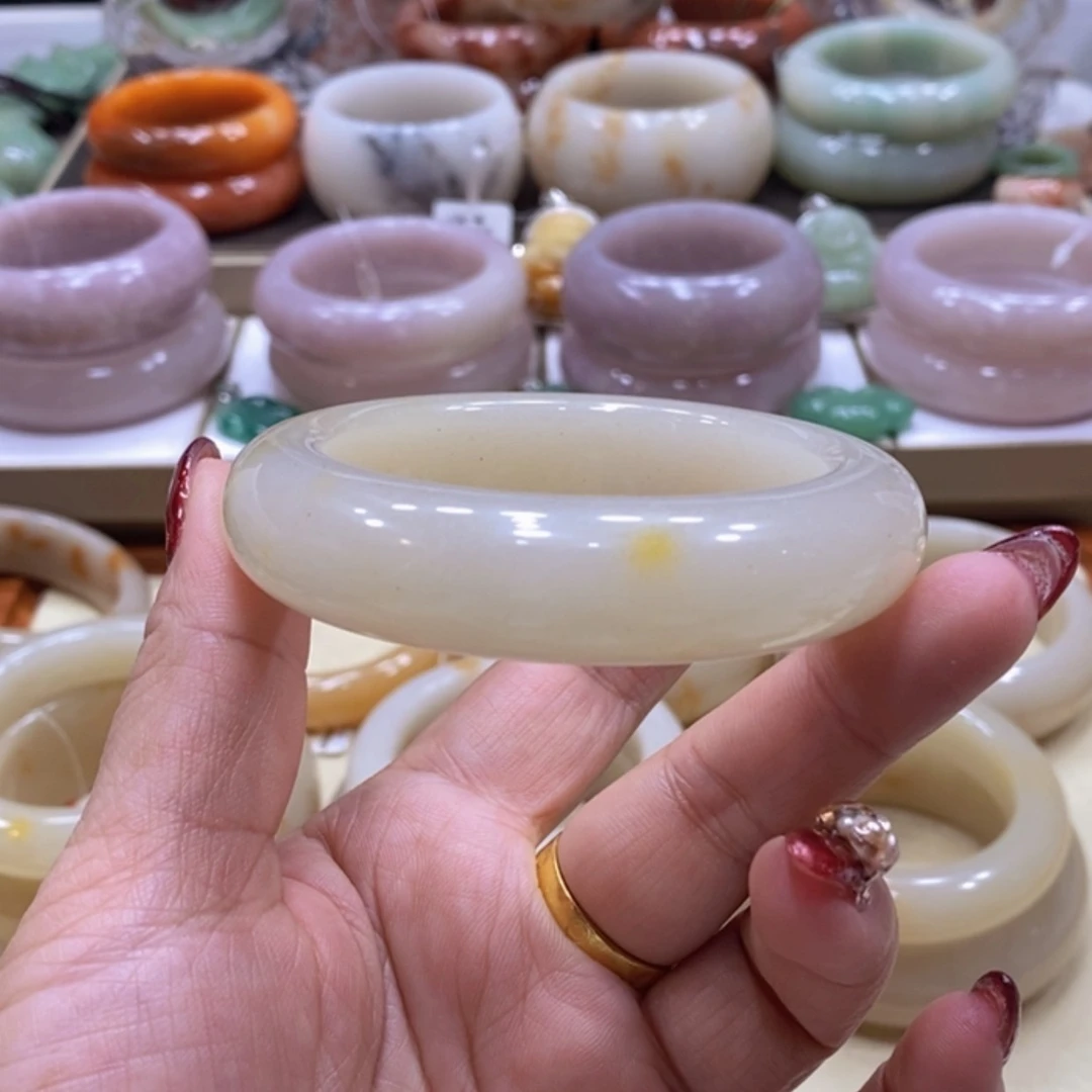 【闪购商品】未镶嵌手镯石英质玉人**梦