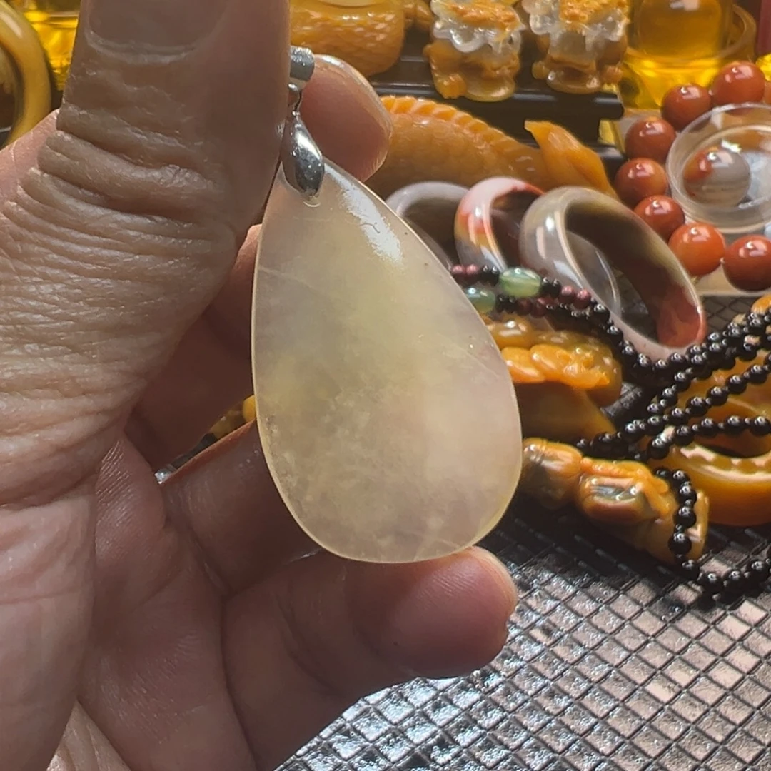 石英质玉未镶嵌颈饰