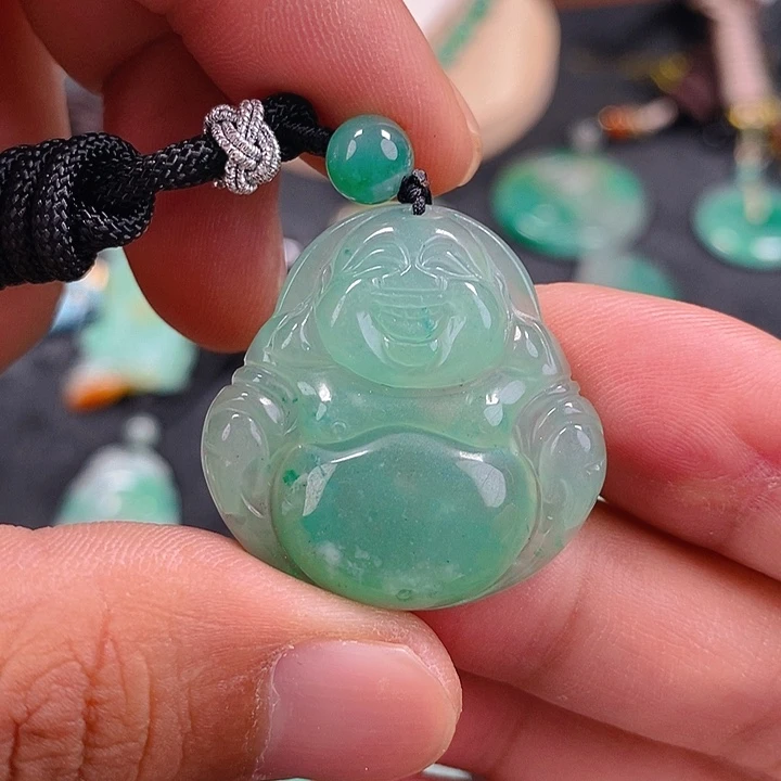 石英质玉（非洲翠）未镶嵌颈饰