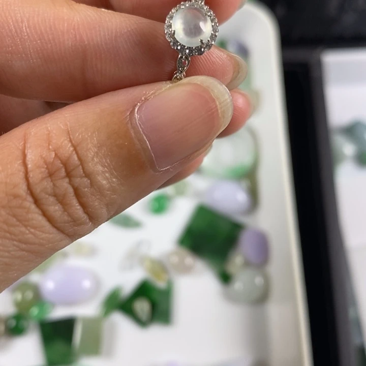花***花颈饰未镶嵌翡翠颈饰未镶嵌翡翠