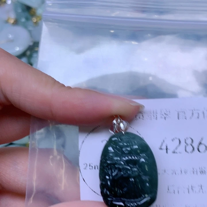 吊坠(不含链)未镶嵌翡翠