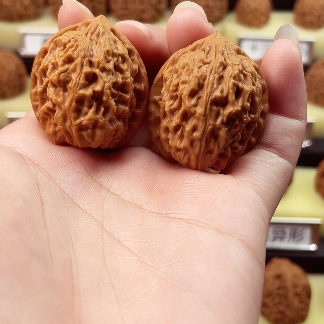 文玩核桃把件别金牛31尺8109