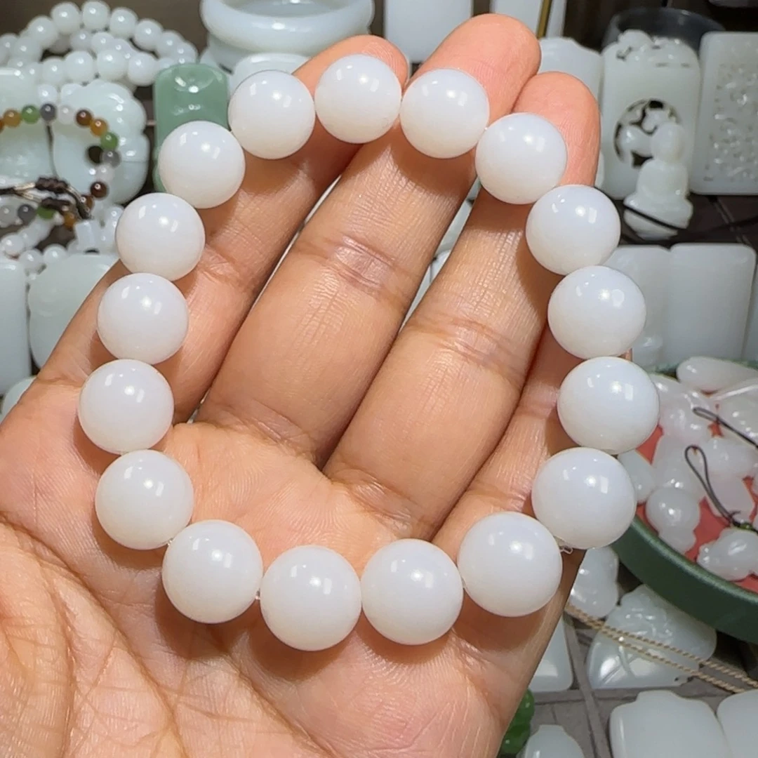 和田玉颈饰未镶嵌一****是