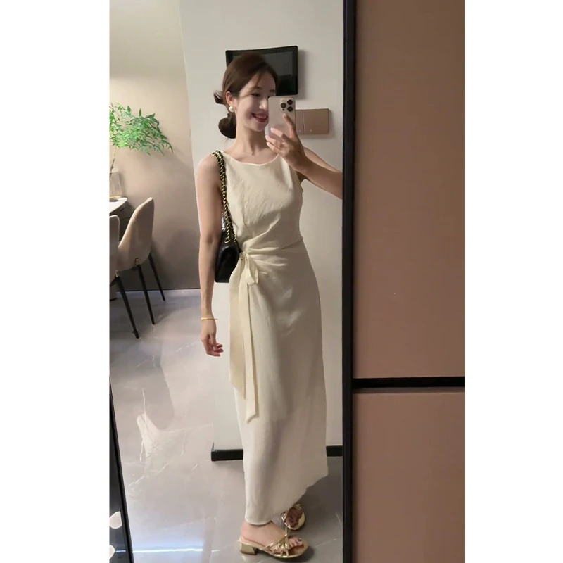 设计感圆领连衣裙女2025夏季新款法式气质收腰无袖系带中长款裙子