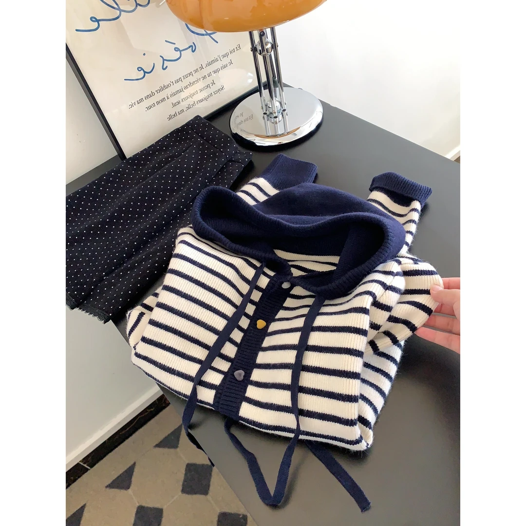 越穿越喜欢~慵懒风条纹撞色纽扣针织开衫女秋季新款宽松毛衣外套