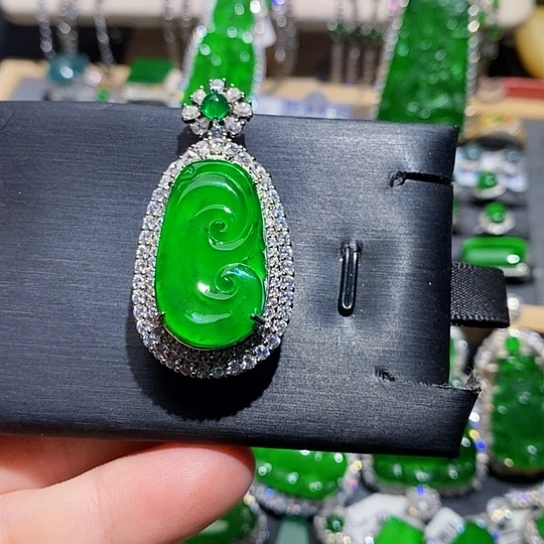 翡翠未镶嵌颈饰吊坠11