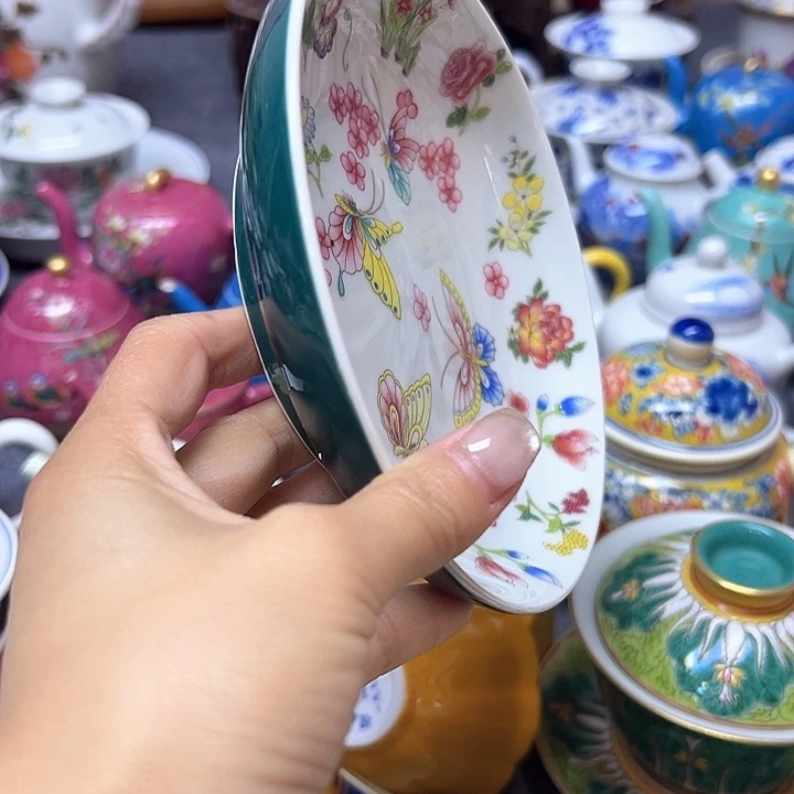 珐琅彩工艺是用陶瓷