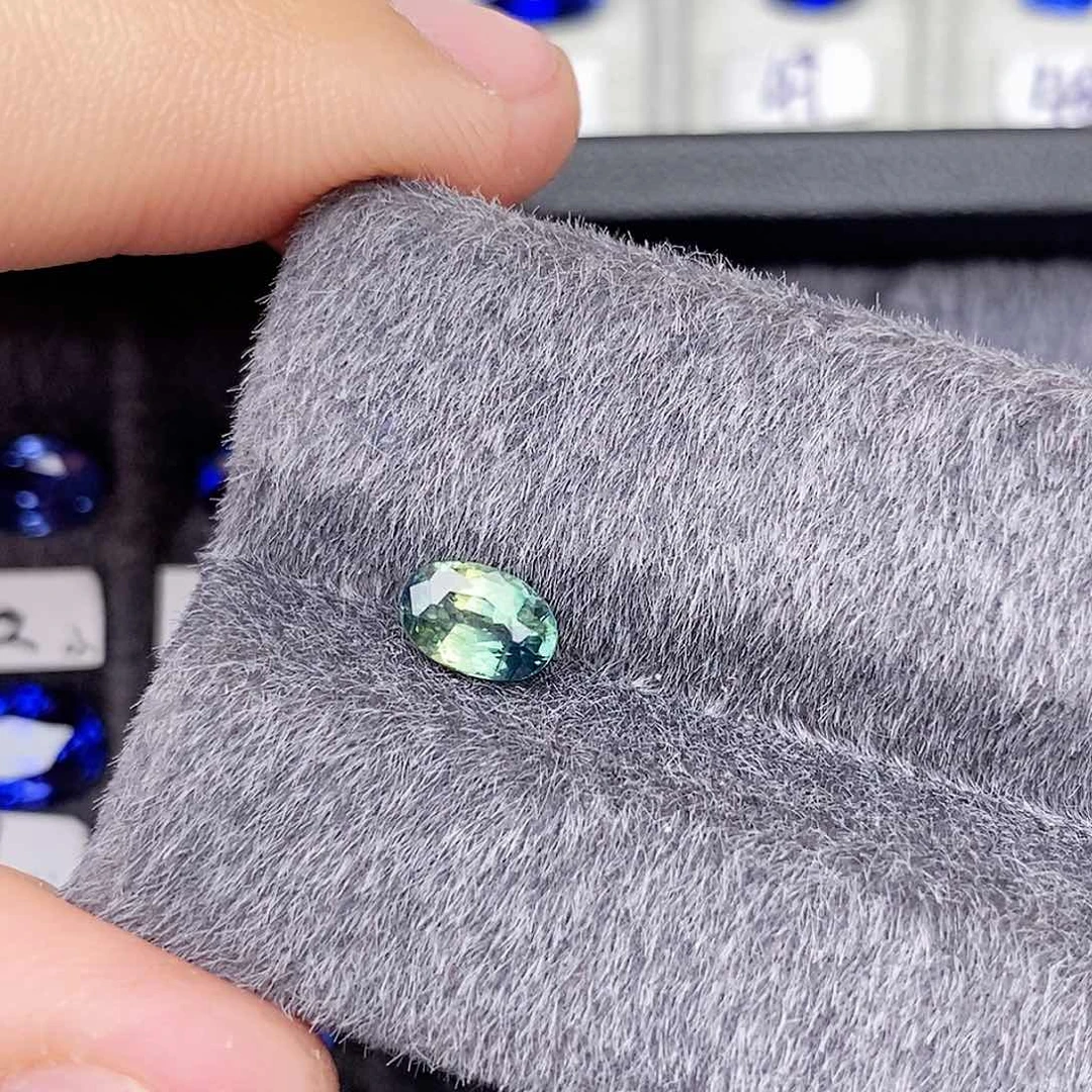 蓝宝石裸石未镶嵌黄绿蓝三色渐变明亮0.95ct/248号