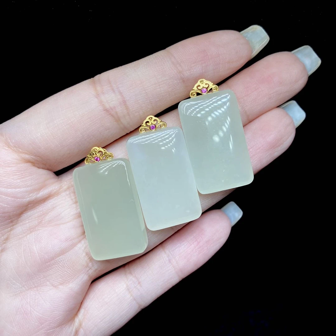 V70587-K-18K金镶嵌和田玉吊坠-多样性发一件-14x5×24mm（商城）