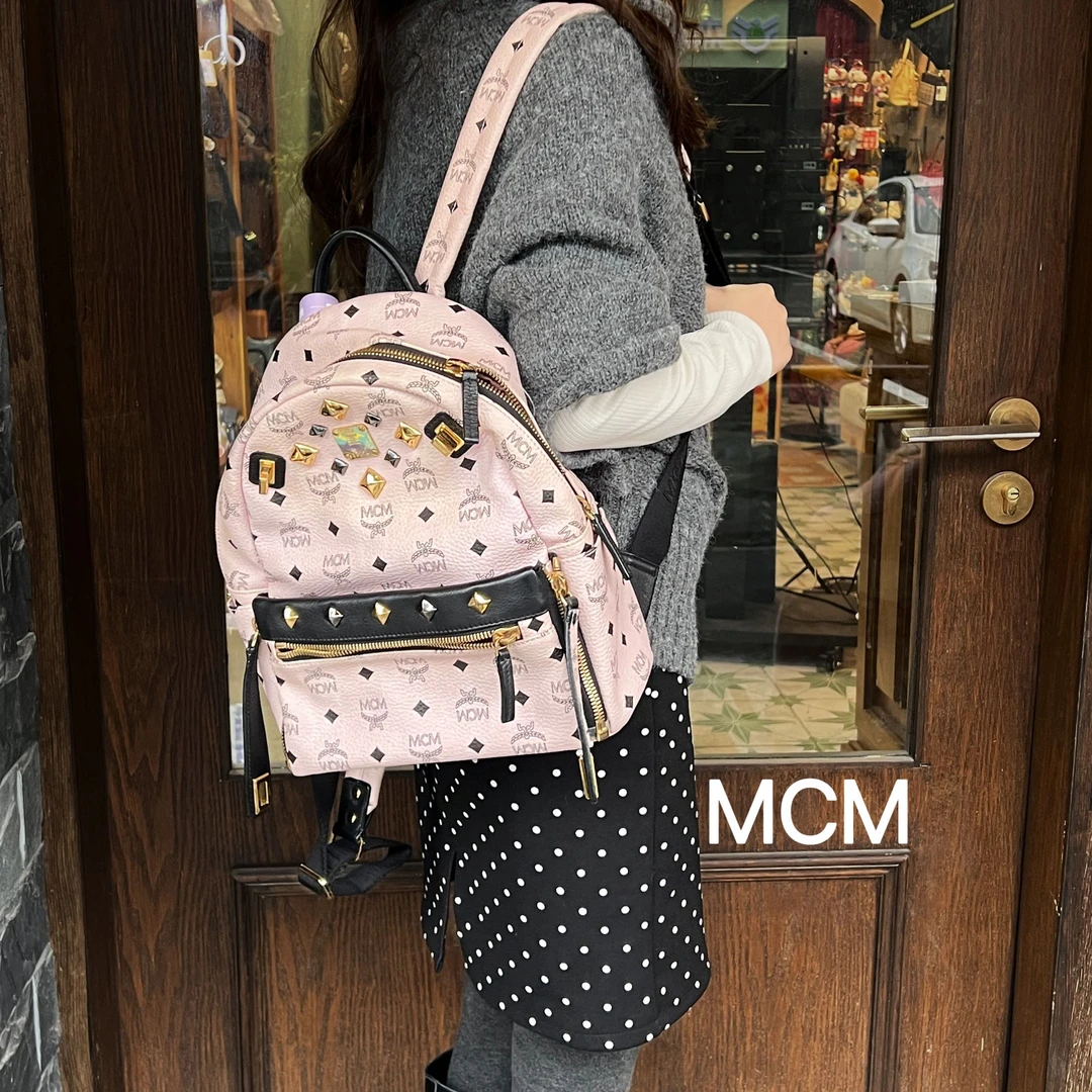 95新 MCM A2229百搭时尚黑粉双拼色双肩包95新/代卖服务