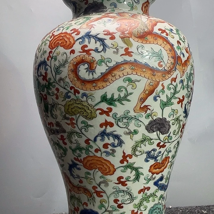 陶青花五彩五龙赏瓶