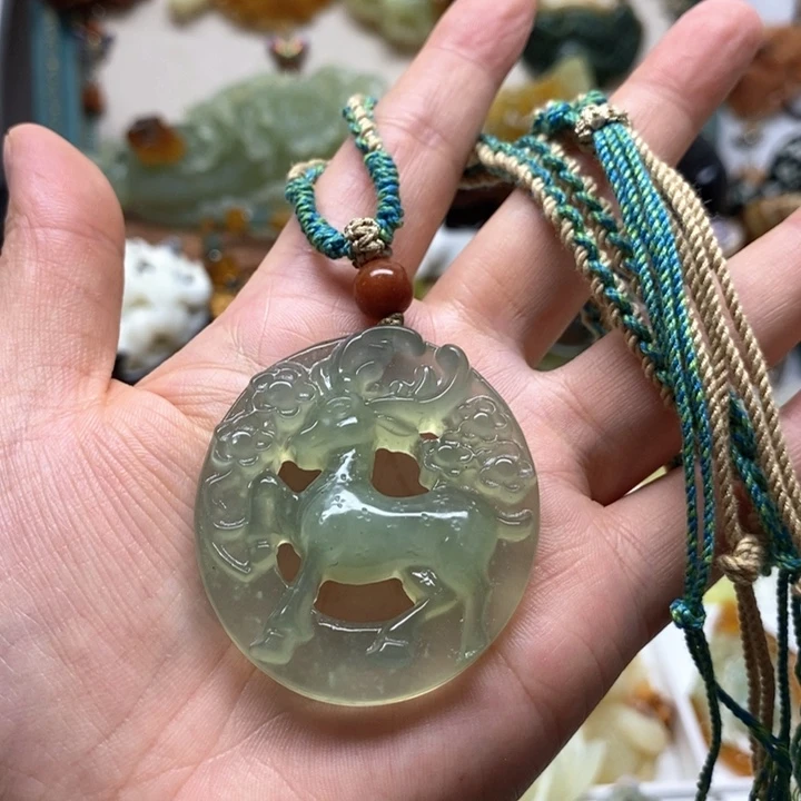 蛇纹石玉未镶嵌颈饰