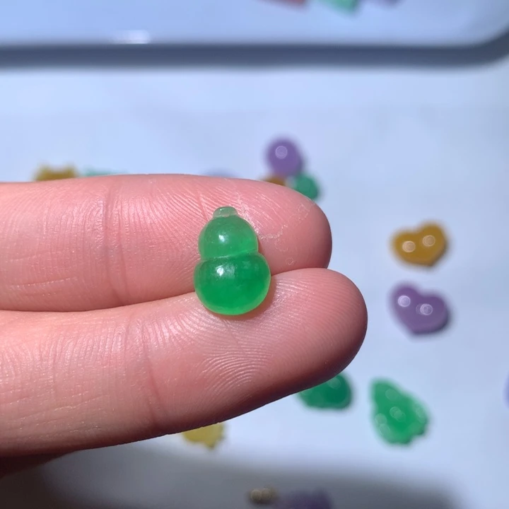 红***姐翡翠未镶嵌颈饰挂件