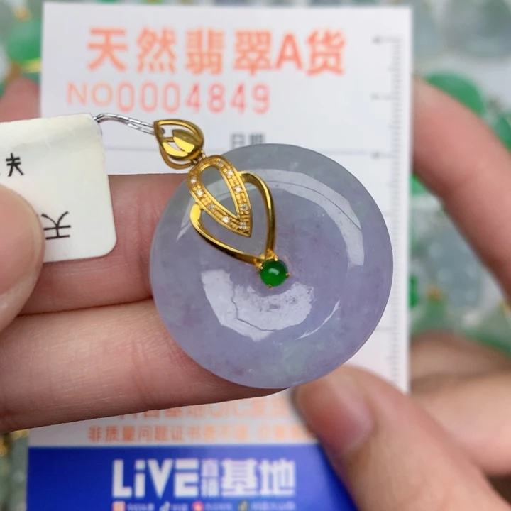 颈饰18K金镶嵌翡翠扣
