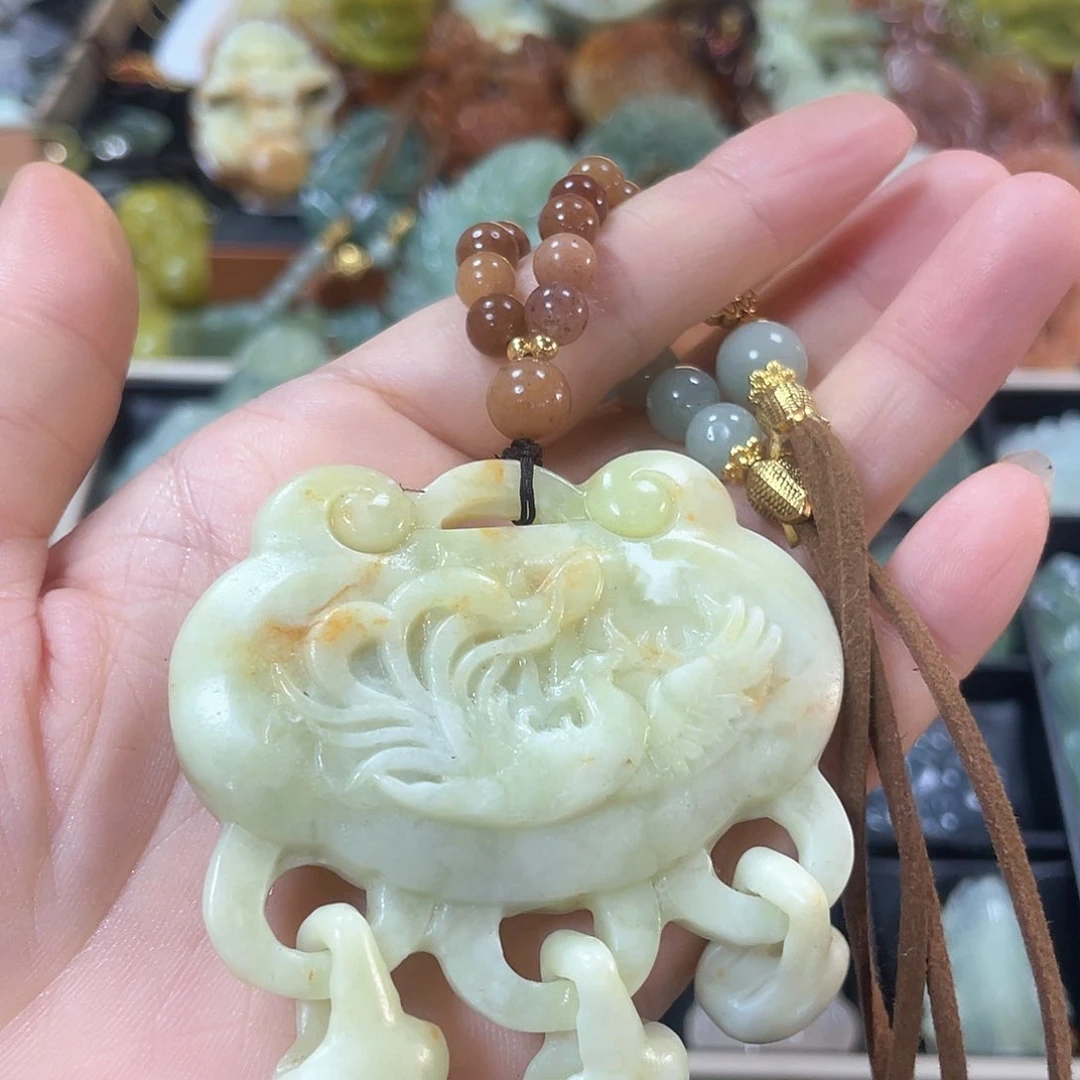 蛇纹石玉颈饰未镶嵌