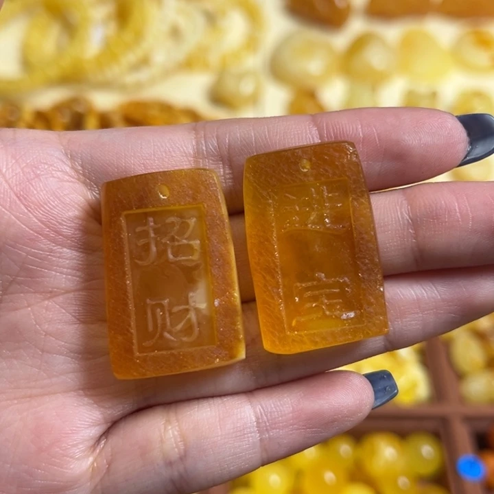 蜜蜡未镶嵌裸石原矿原皮原色招财进宝吊坠项链一个