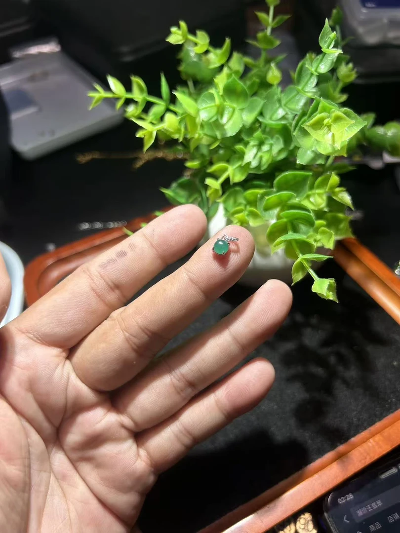A货翡翠蛋面吊坠