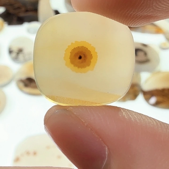 赵***.未镶嵌玛瑙/玉髓珠宝半成品