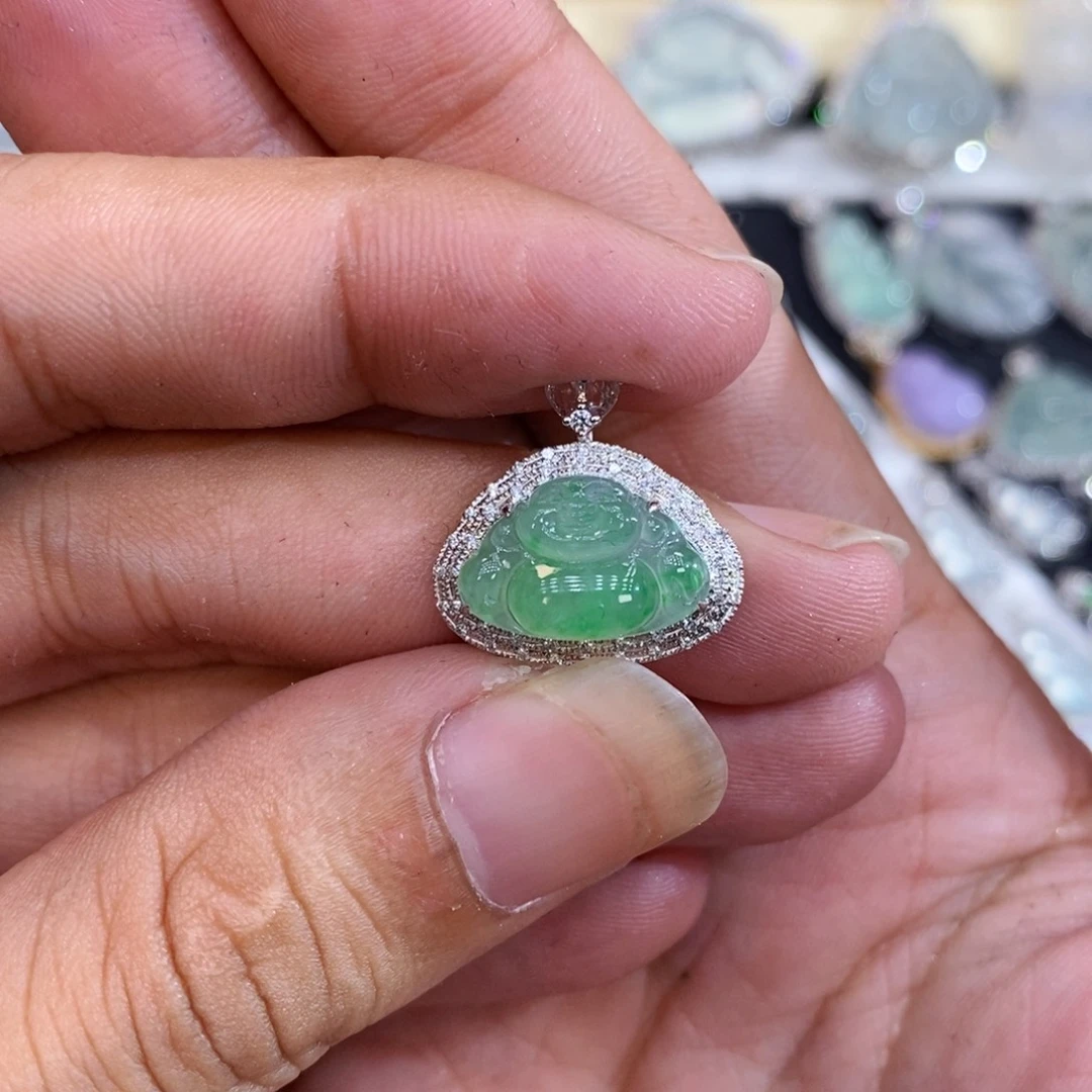 翡翠18K金镶嵌颈饰