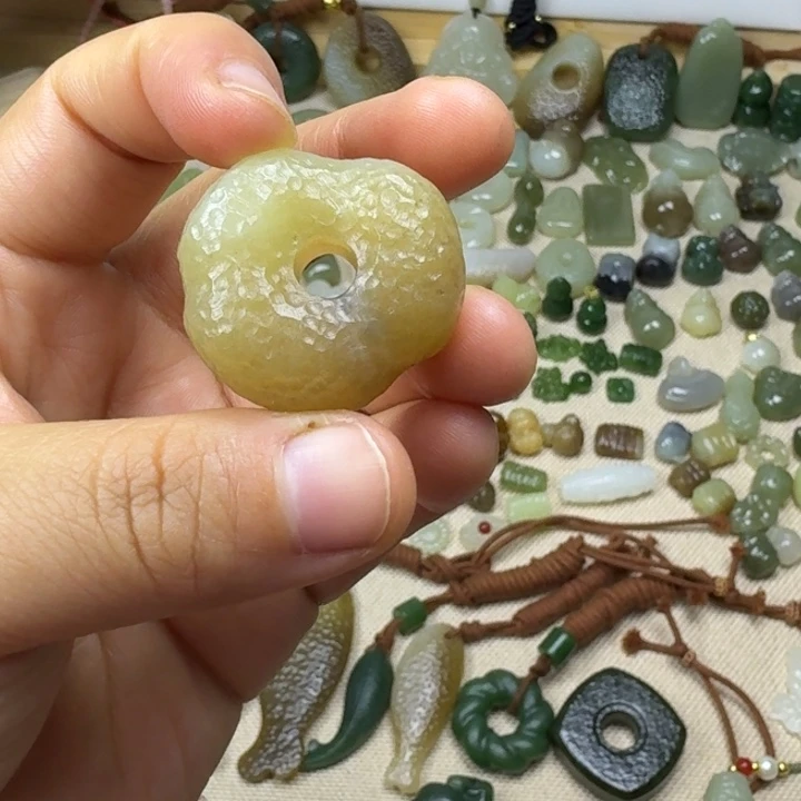 和田玉未镶嵌挂件