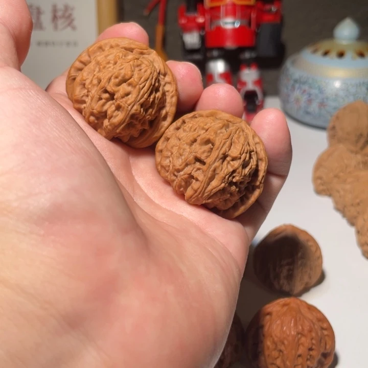 文玩核桃吊坠白狮子38